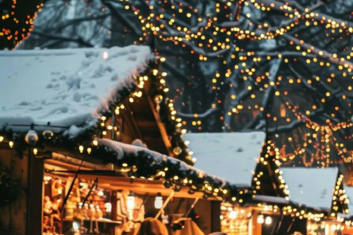 In Veneto c’è un Villaggio di Natale dove luci, mercatini e magia trasformano l’inverno per mesi