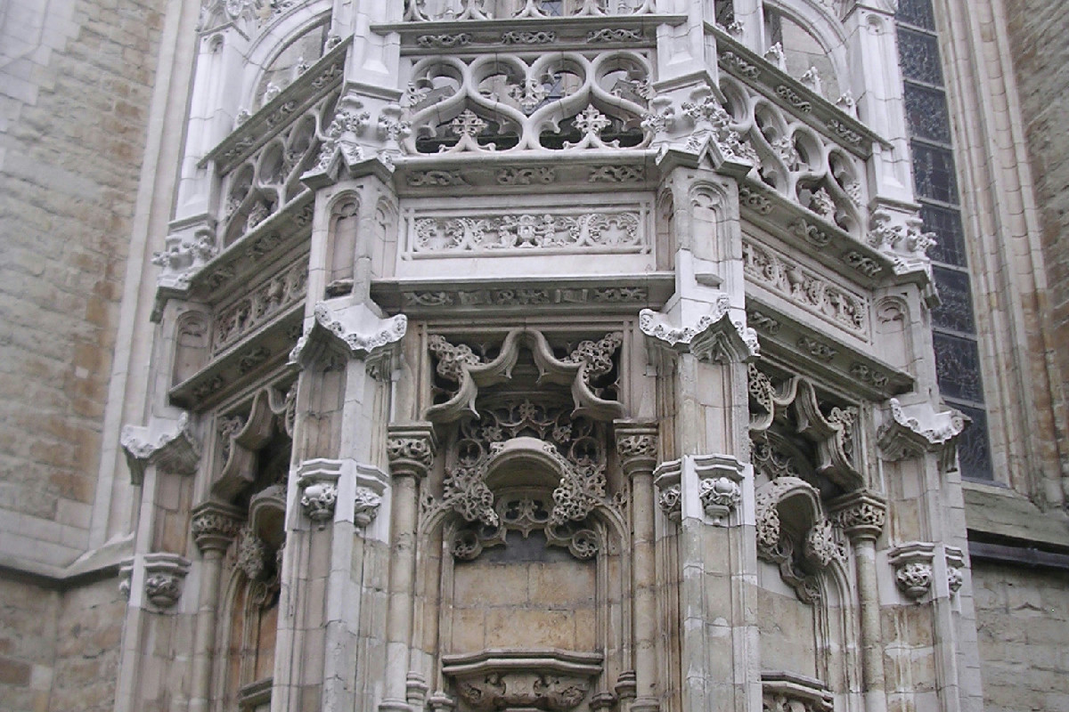 A Natale c’è una capitale d’Europa magica e low cost: mercatini, birra e hotel 4 stelle a 140€